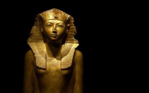 Hatshepsut: A Primeira Faraó do Egito e o Enigma de Seu Sorriso Milenar
