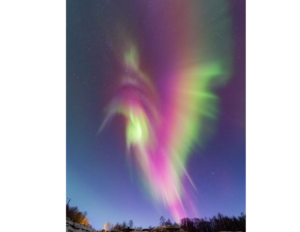 A NASA Divulga uma Impressionante Foto da Aurora Boreal com Formato de Beija-Flor
