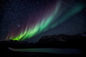A NASA Divulga uma Impressionante Foto da Aurora Boreal com Formato de Beija-Flor